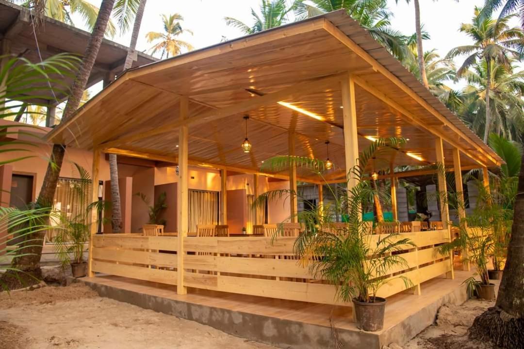 Sunlight Beach Resort Bhogwe Exterior photo